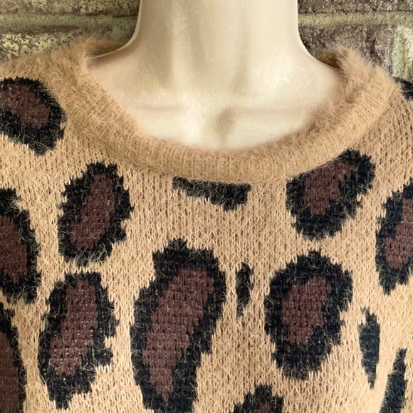 Altar d state leopard print long sleeve sweater size S/M - Picture 4 of 11